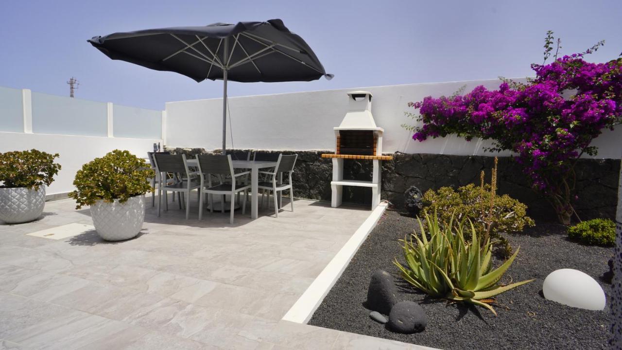 Villa Patricia Playa Blanca Exterior photo
